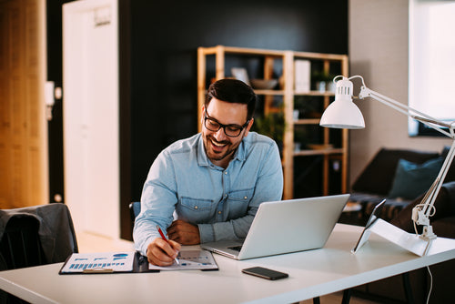 Gesundheitliche Vorteile der Arbeit an einem ergonomischen Arbeitsplatz